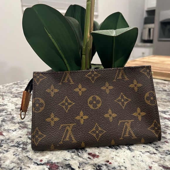Louis Vuitton Pochette Cosmetic / Makeup Pouch (Mini Size) in Monogram Brown! - Picture 3 of 8